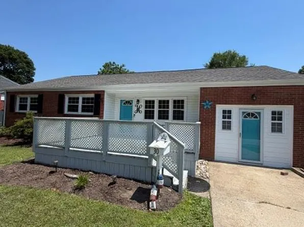 30 Holiday Dr, Hampton, VA 23669