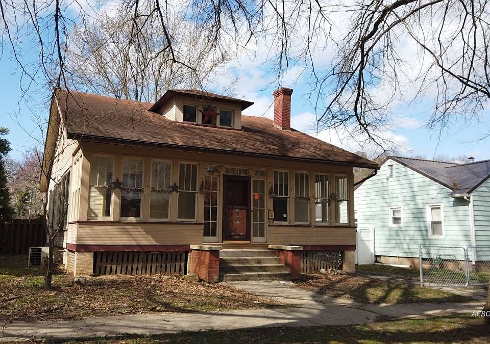 1st image of 141 Oakwood Ave