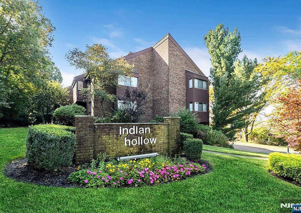 1st image of 132 Indian Hollow Court