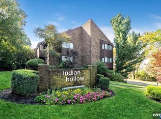 132 Indian Hollow Ct, Mahwah, NJ 07430