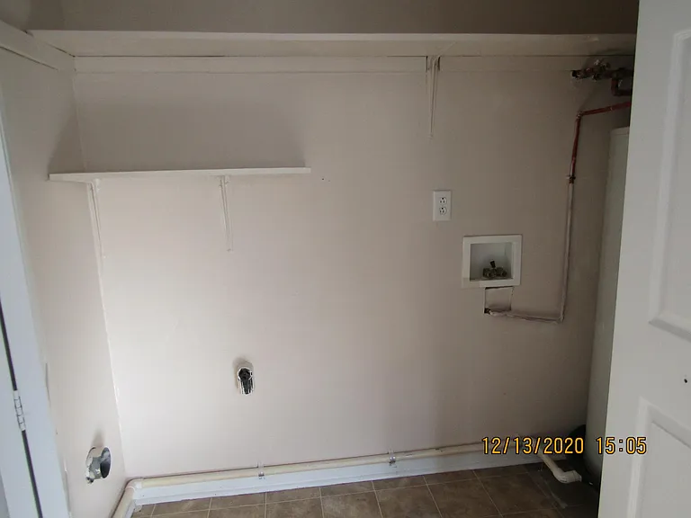 105 Bee St — Photo 12
