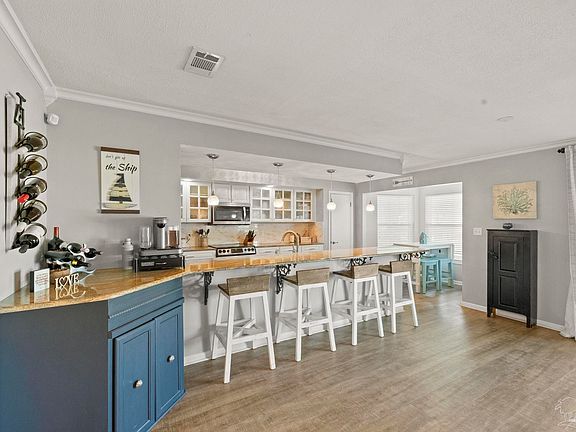 4th image of 1118 Park Ln