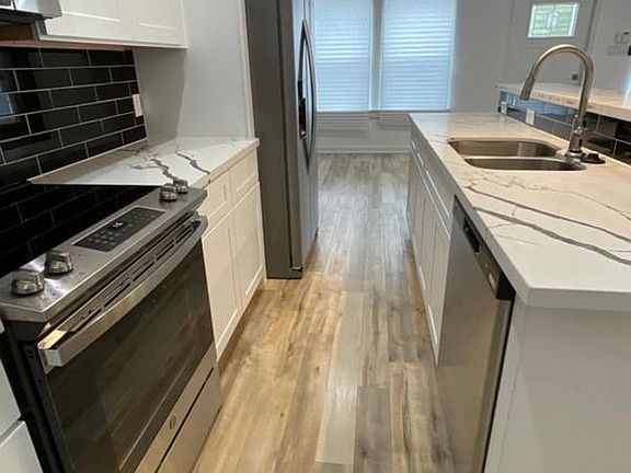 3rd image of 5202 Northridge Dr #B