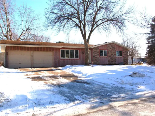 7740 Hampshire Ave N, Brooklyn Park, MN 55445