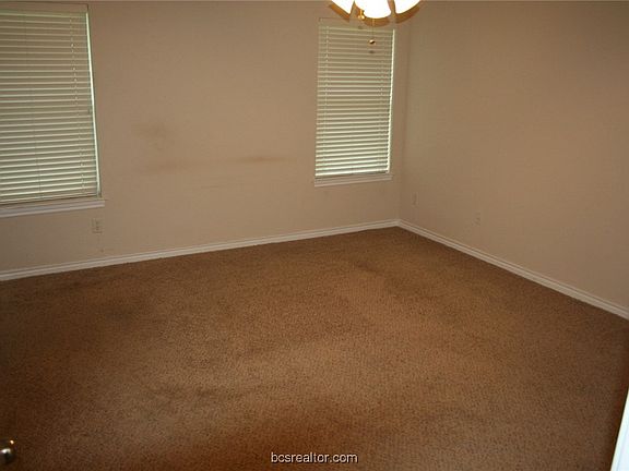 4th image of 1013 Gardenia St