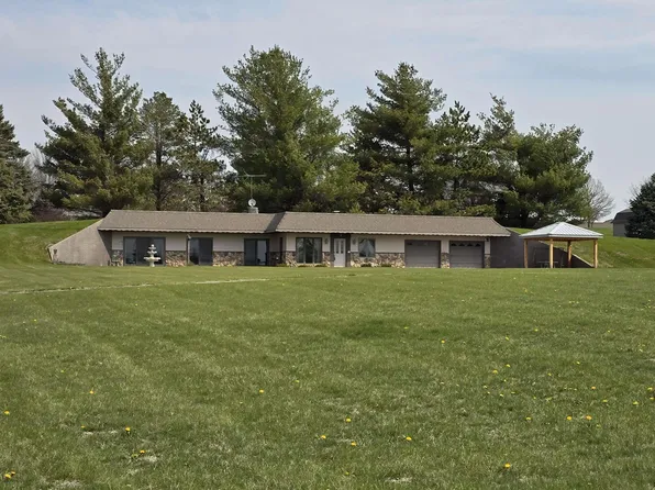 2470 Newport Ave, Oskaloosa, IA 52577