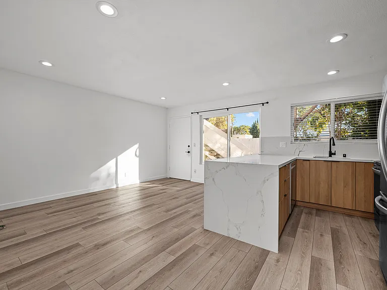 4417 McClintock St #3 — Photo 6