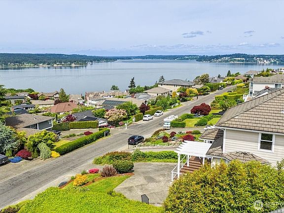 3rd image of 3717 Olympic Boulevard W