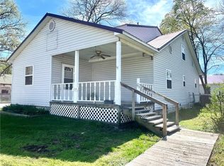 328 E Hickory St, Nevada, MO 64772