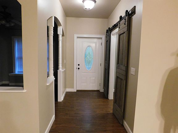 3rd image of 562 Sinclair Ln