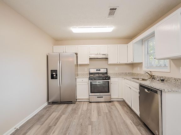 3rd image of 513 Jarrett Ct