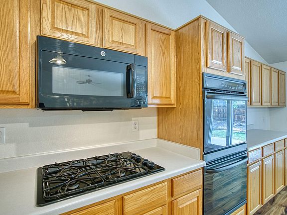 5th image of 620 Bellingham Pl