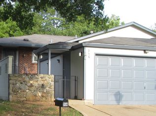 956 Barbizon Dr, Ballwin, MO 63021