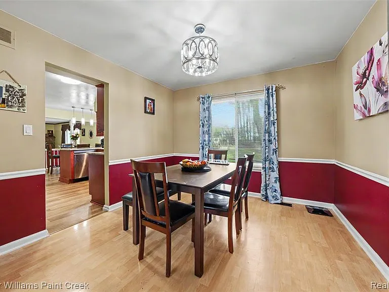 709 Denham Ln — Photo 6