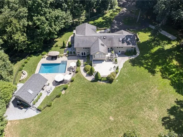 305 Mungertown Road, Madison, CT 06443