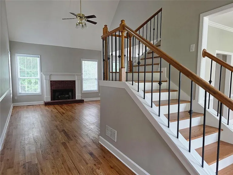 2257 Roseberry Ln — Photo 4