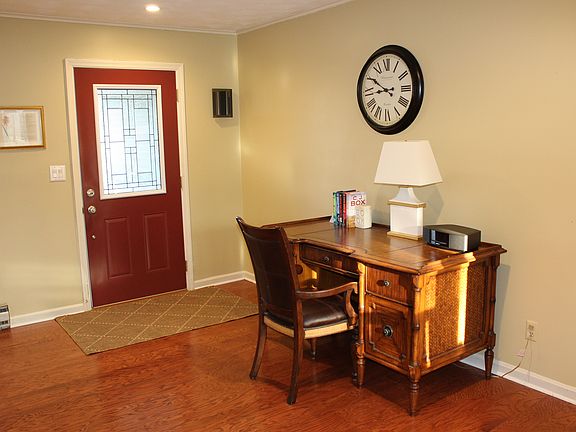 3rd image of 717 Castleton Dr