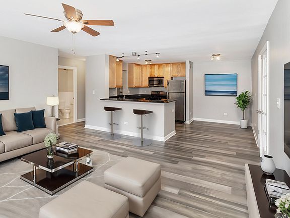 5th image of 900 W Fullerton Ave APT 2A