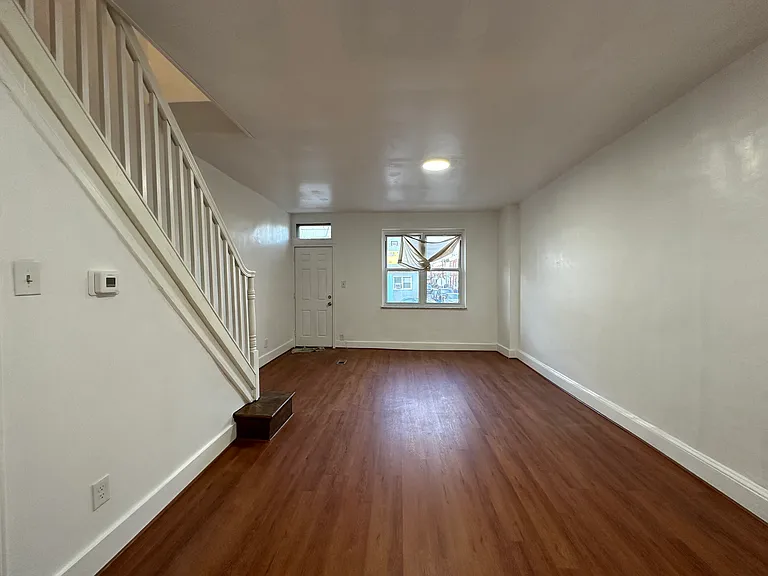 2240 Snyder Ave — Photo 8