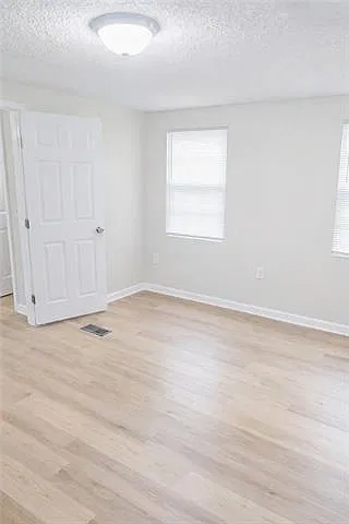 3 bed, 2.0 bath, 1280 sqft, $1,700 — Photo 4