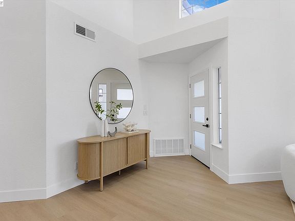 5th image of 5144 Carriage Way
