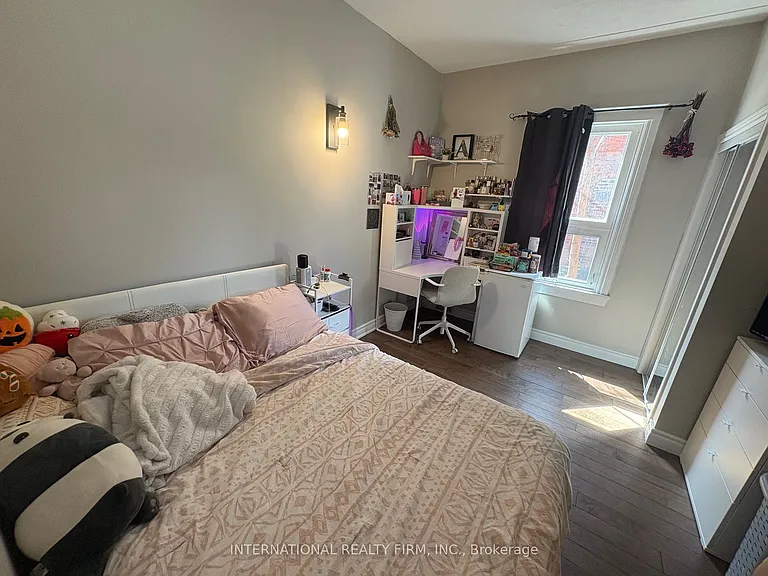 300 Locke St S #1 — Photo 8