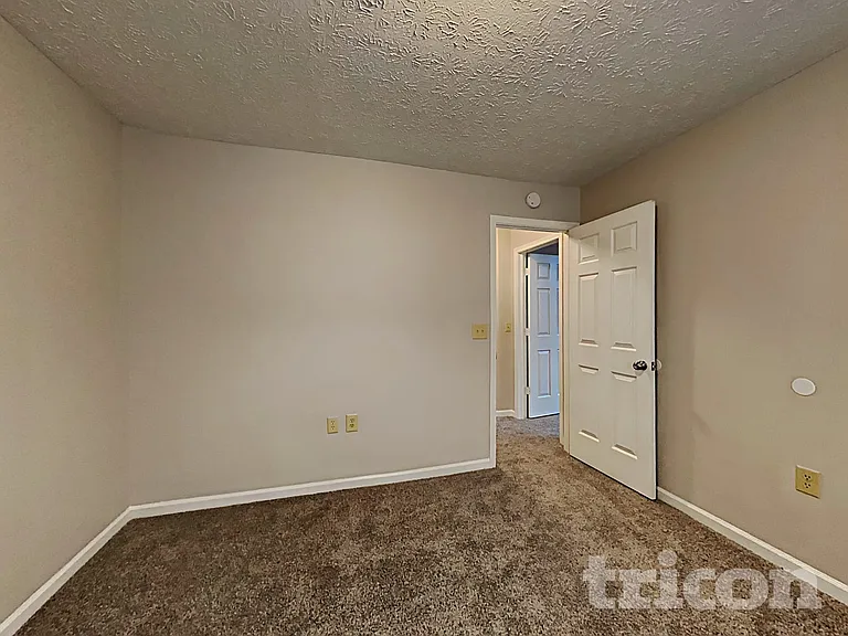 910 Claiborne Ln — Photo 14