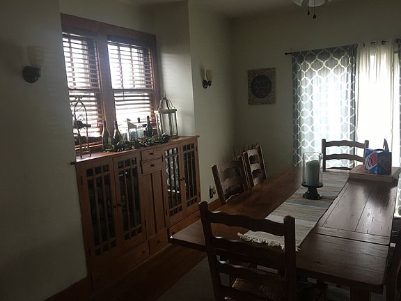 3rd image of 142 N Bennett Ave
