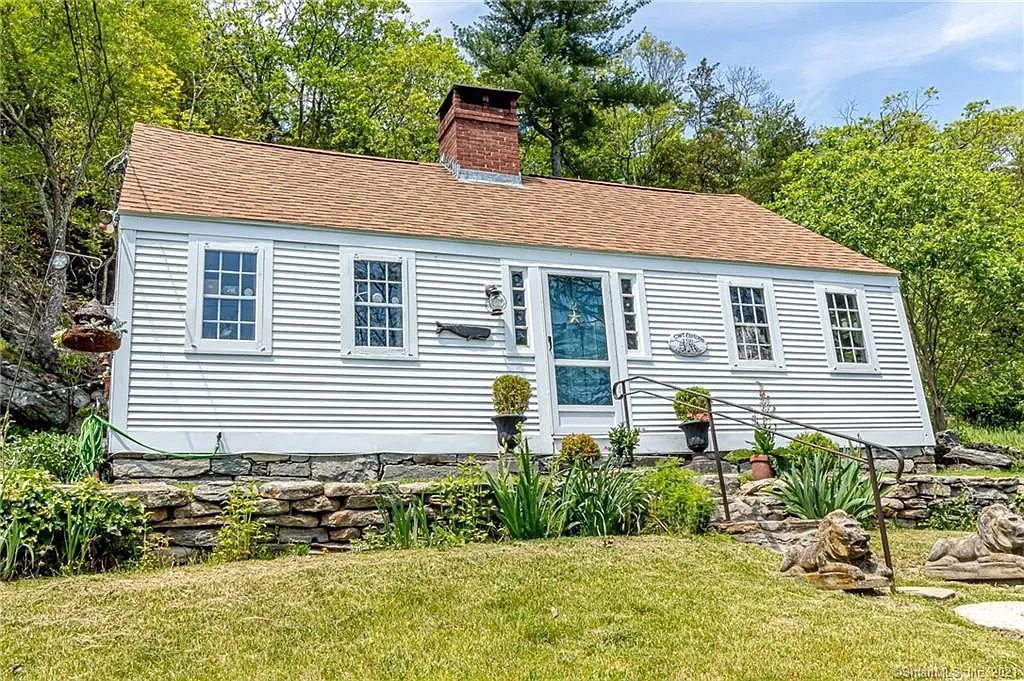 12 Mediterranean Ln - Property Image