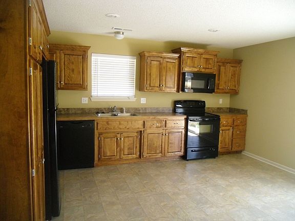 2nd image of 1605 NW Hilltop Ln