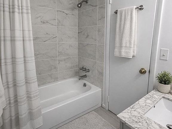 5th image of 364 Westwood Ave APT 5