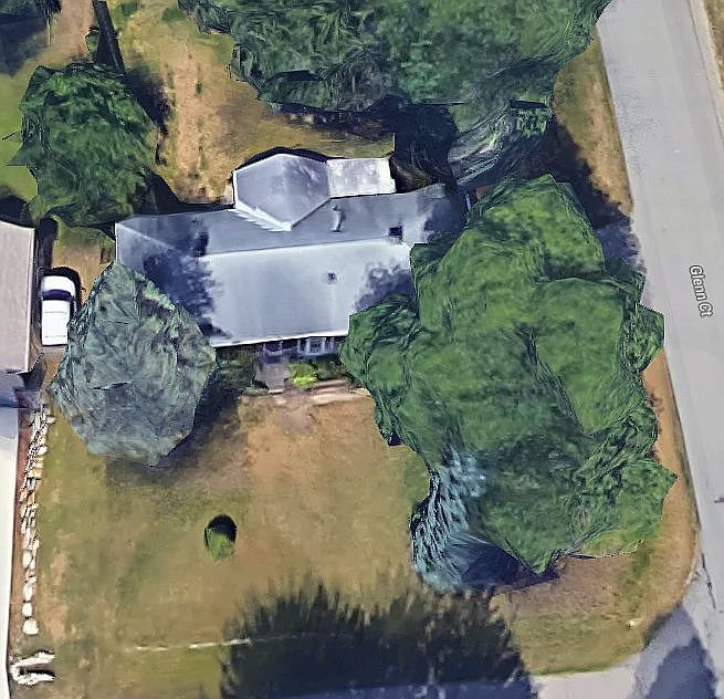 2nd image of 2383 Roselawn St