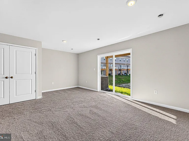 120 Essex Dr — Photo 4