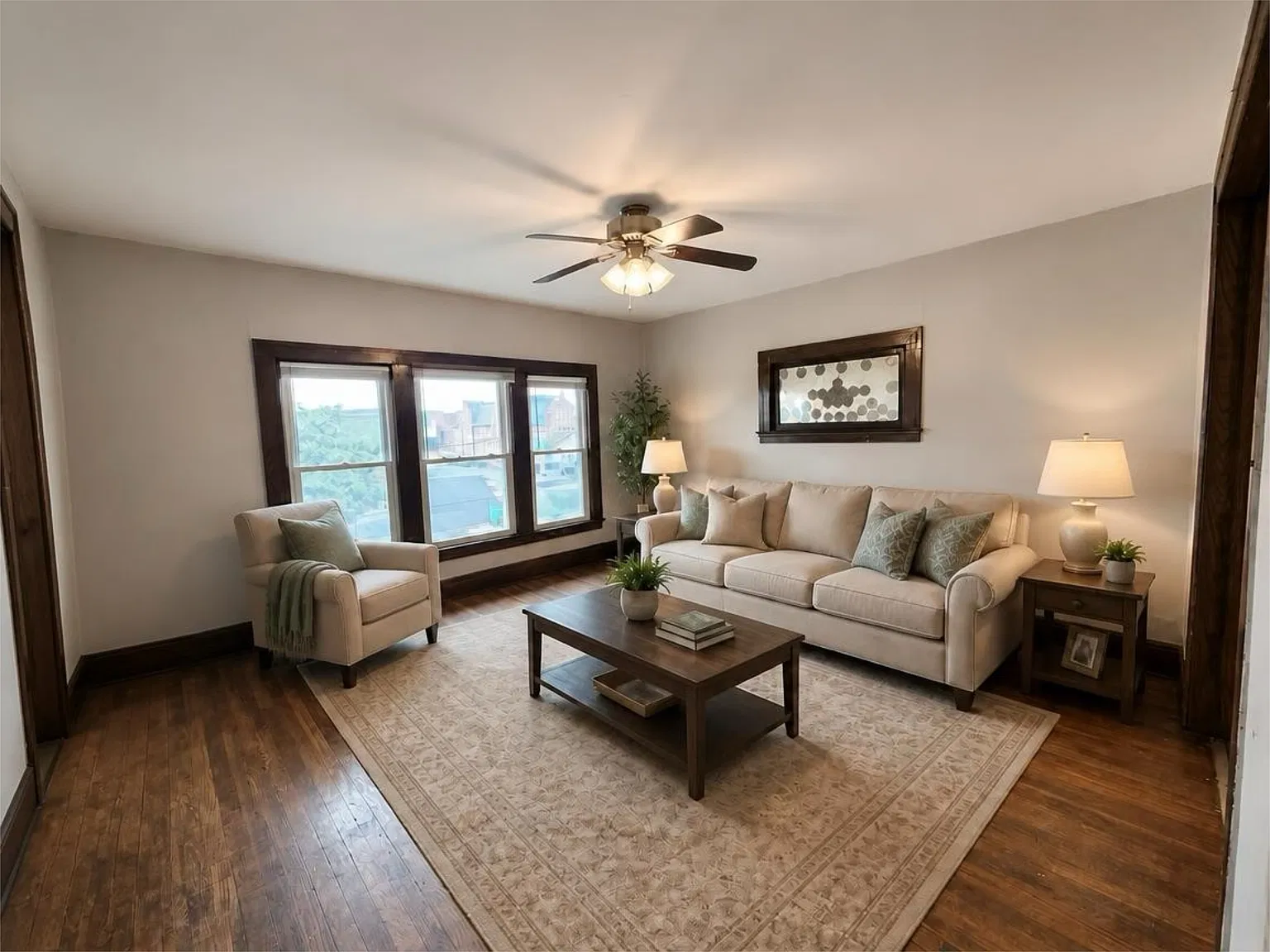W Henry St 32 - Upper — Photo 4