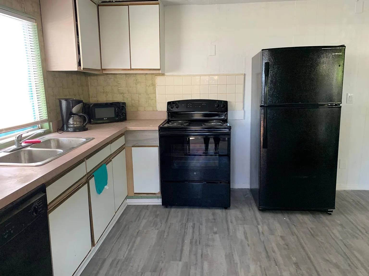 1 bed, 320 sqft, $650 — Photo 2