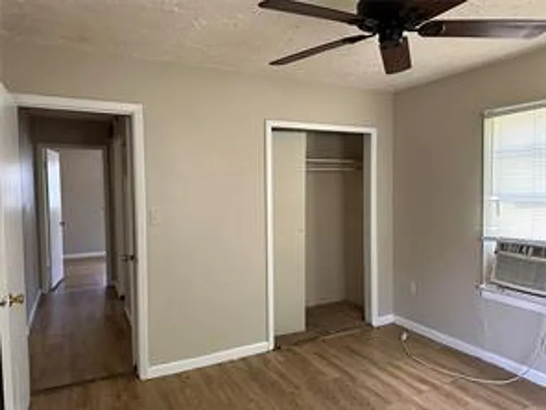 1111 Willow Ave — Photo 4