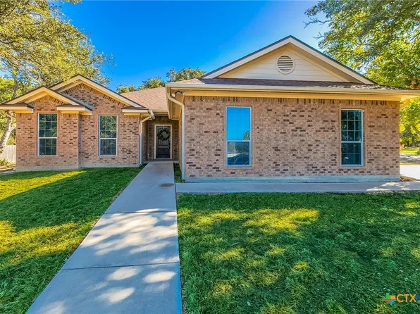 600 Rolling Hills Rd, Gatesville, TX 76528