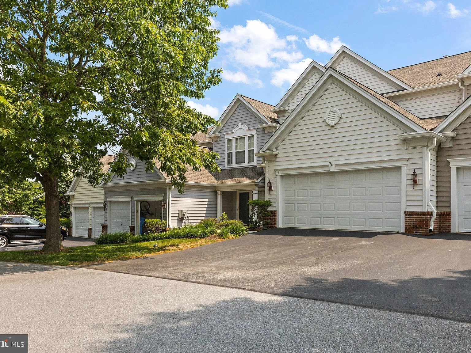 3 bed, 3.5 bath, 3022 sqft, $3,500 — Photo 1