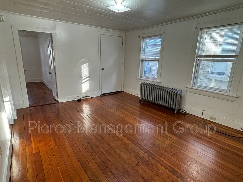 3 bed, 1.0 bath, $2,050 — Photo 2