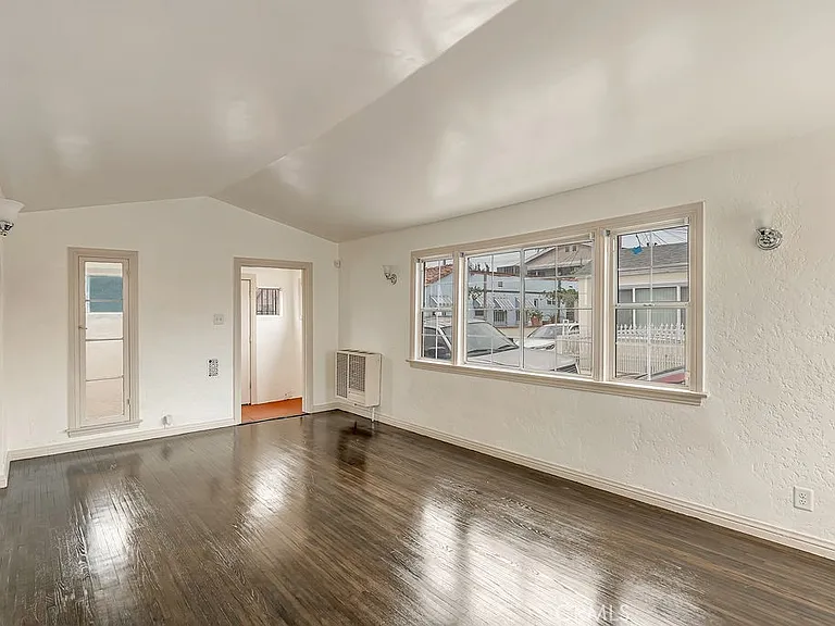 1515 E Walnut Way — Photo 5