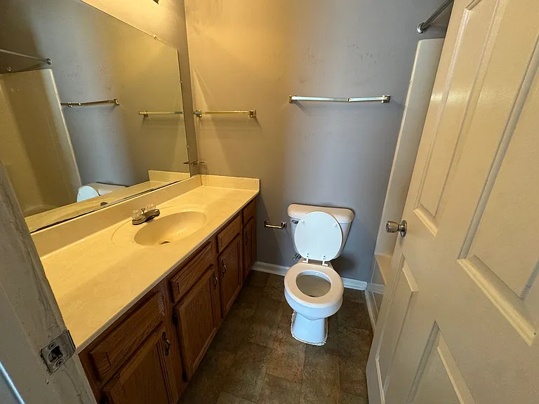 River Valley Apartments — Photo 12