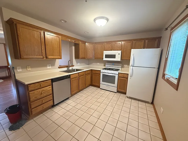 107 Colonial Pkwy #A — Photo 2