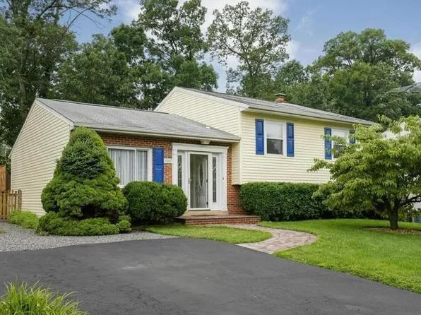9282 Bayberry Ave, Manassas, VA 20110