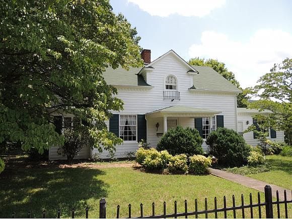 1st image of 626 E Main St