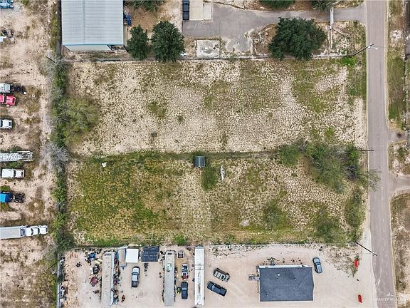 3rd image of 8207 Lake Citrus Dr