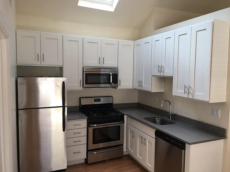 1323 W. 18th Place — Photo 3