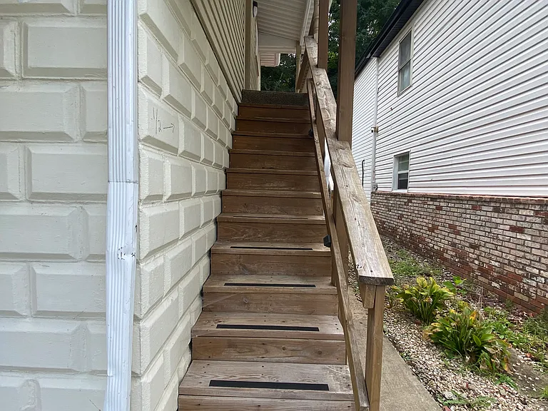 109 Tower Ln — Photo 3