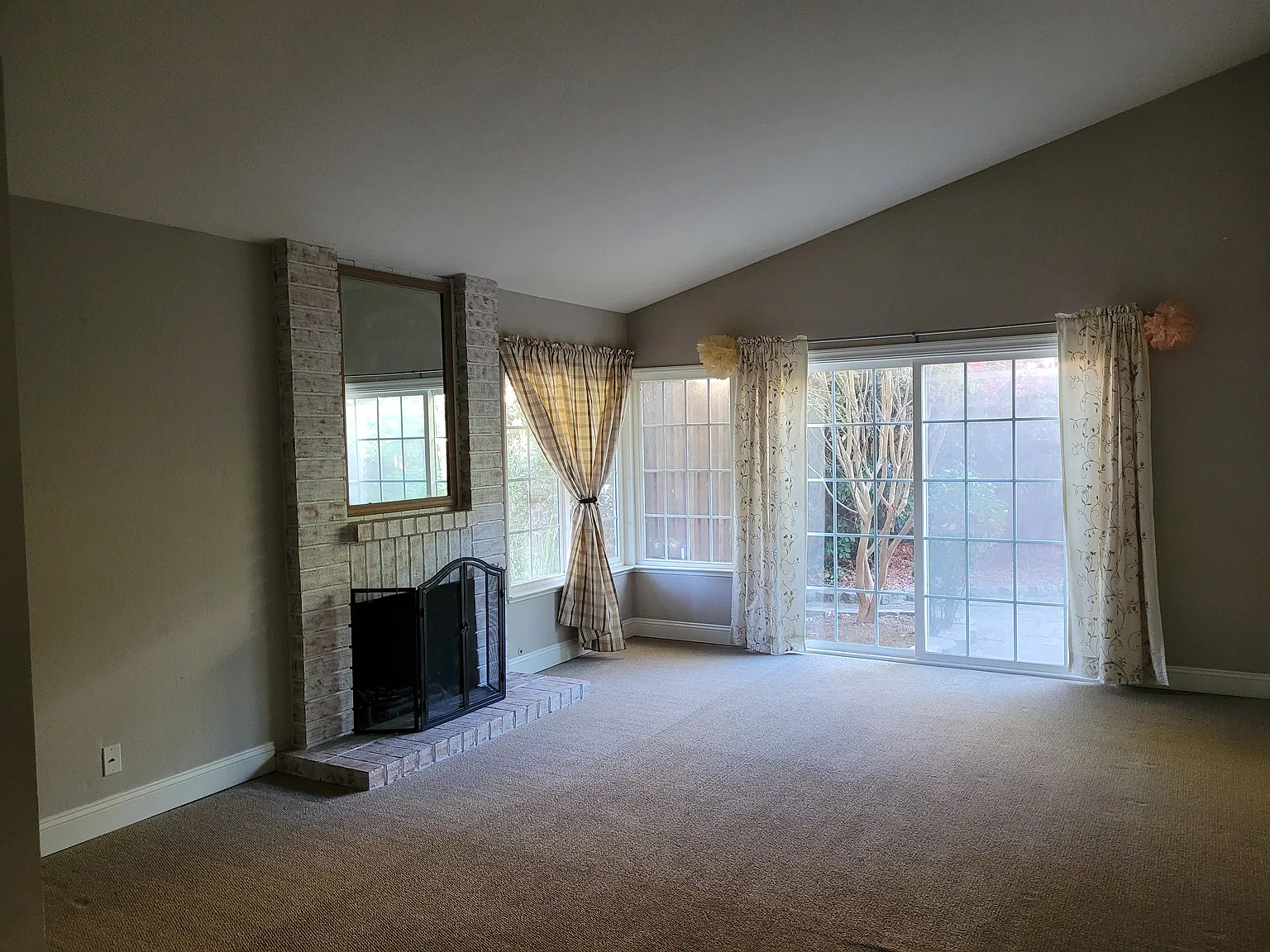 3 bed, 1308 sqft, $4,100 — Photo 3