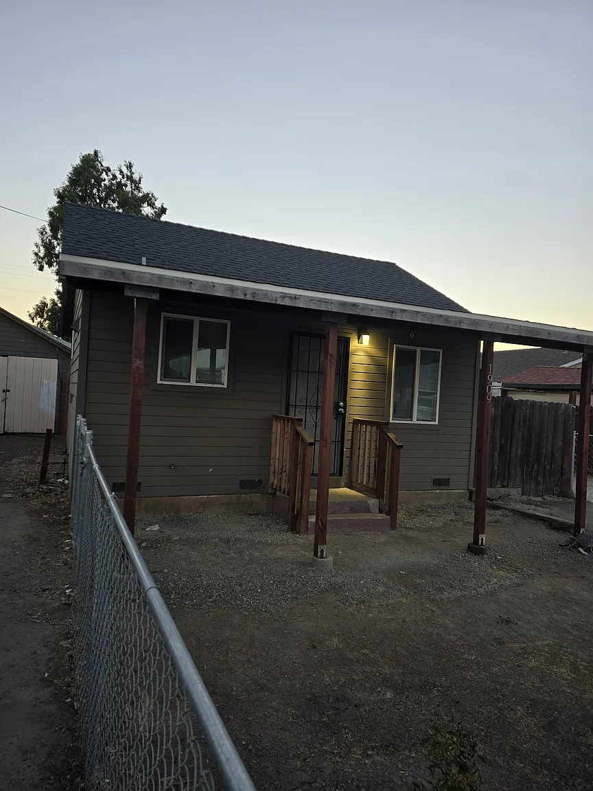 1909 N Filbert St photo 1