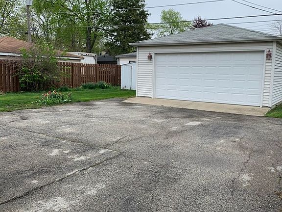 4th image of 17213 Greenbay Ave